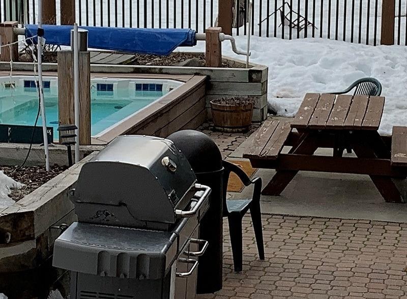Hot Tub / Grill 2