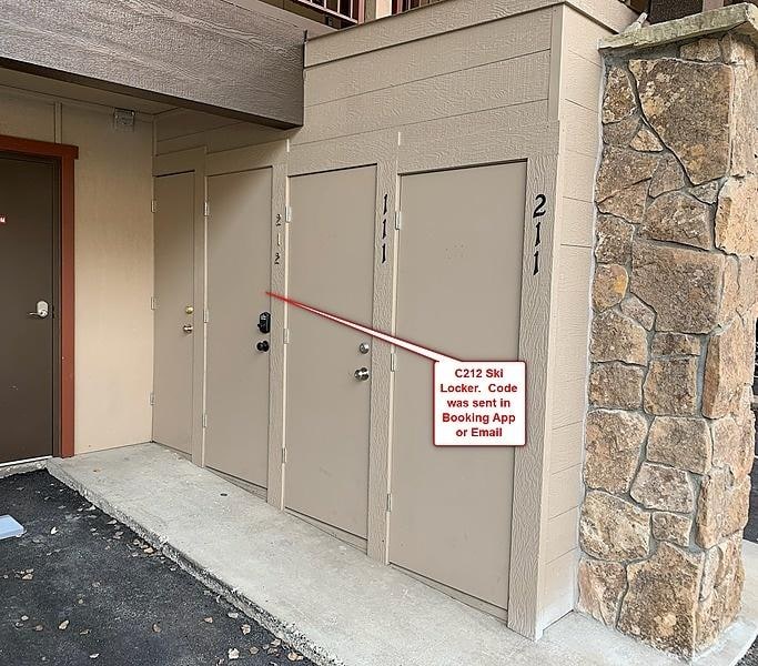 Ski Locker - C212 2
